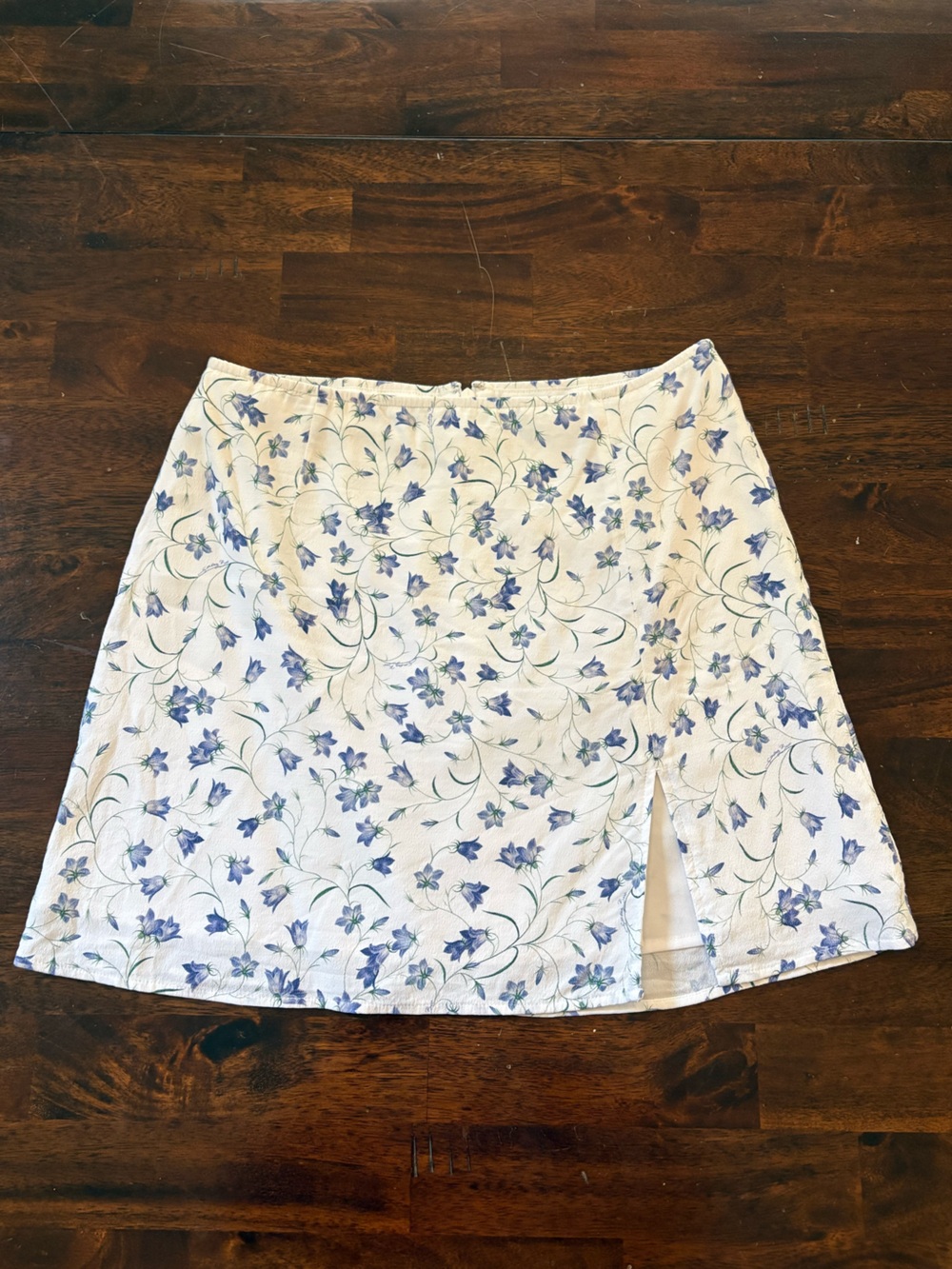 Aritzia | Sunday Best Tatiana Mini Skirt in White/Blue Floral - Size 6